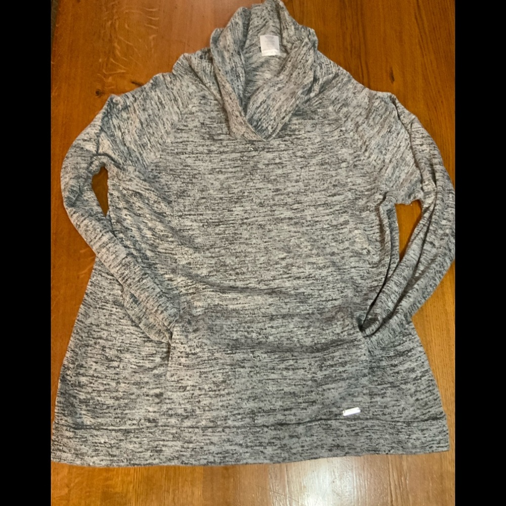 Lightweight turtleneck sweater with pockets